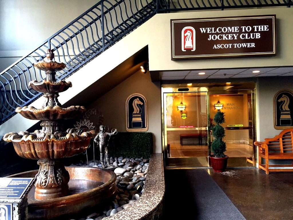 Jockey Resort Suites Center Strip ลาสเวกัส ภายนอก รูปภาพ